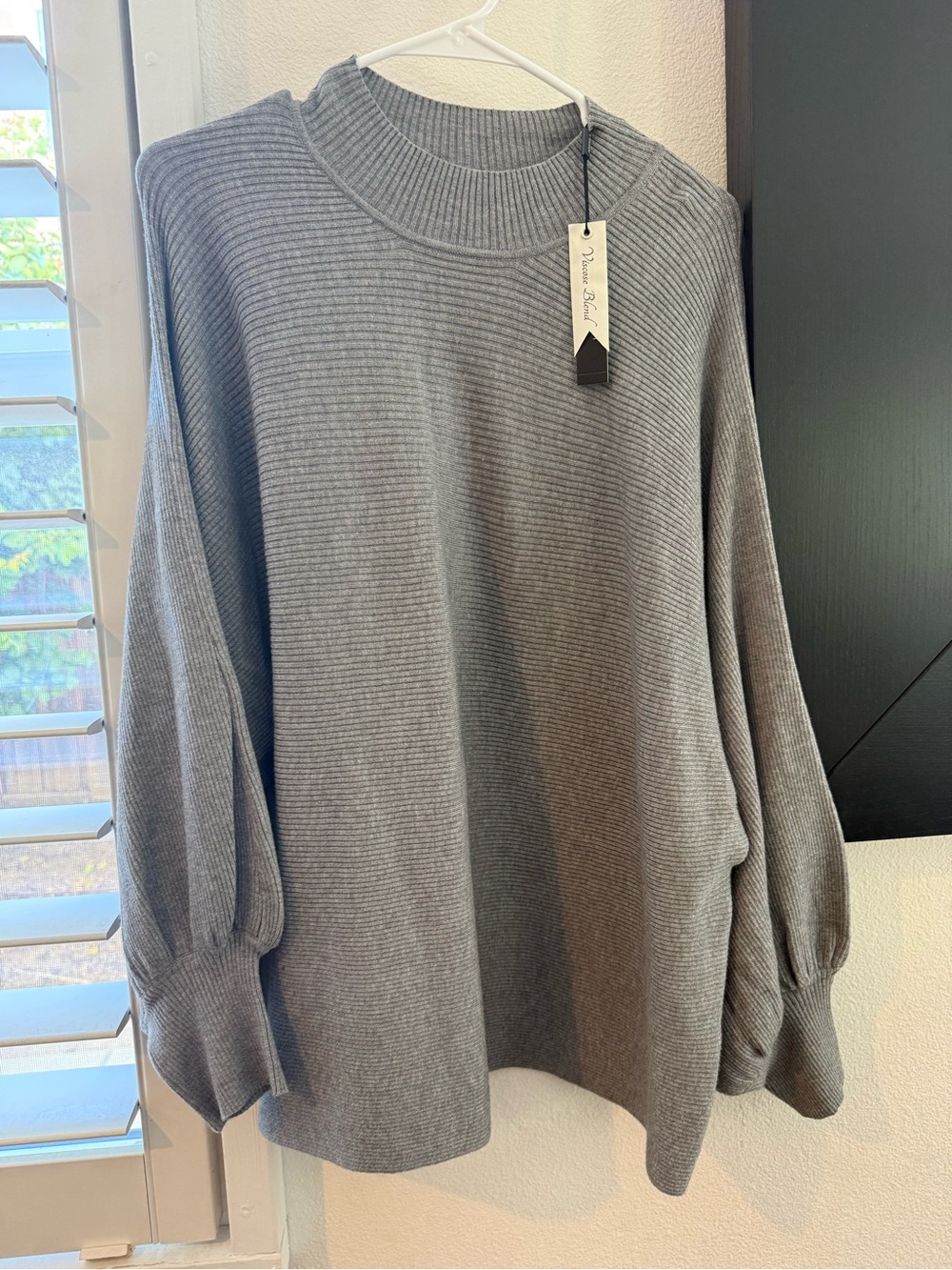 Tahari Gray Ribbed Balloon-Sleeve Turtleneck Sweater
